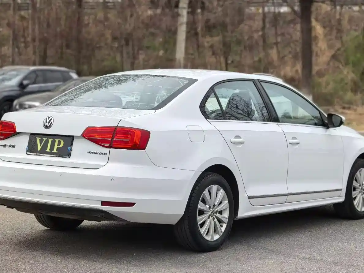 Volkswagen Sagitar 2015 1.6L Automatic Comfort фото 6