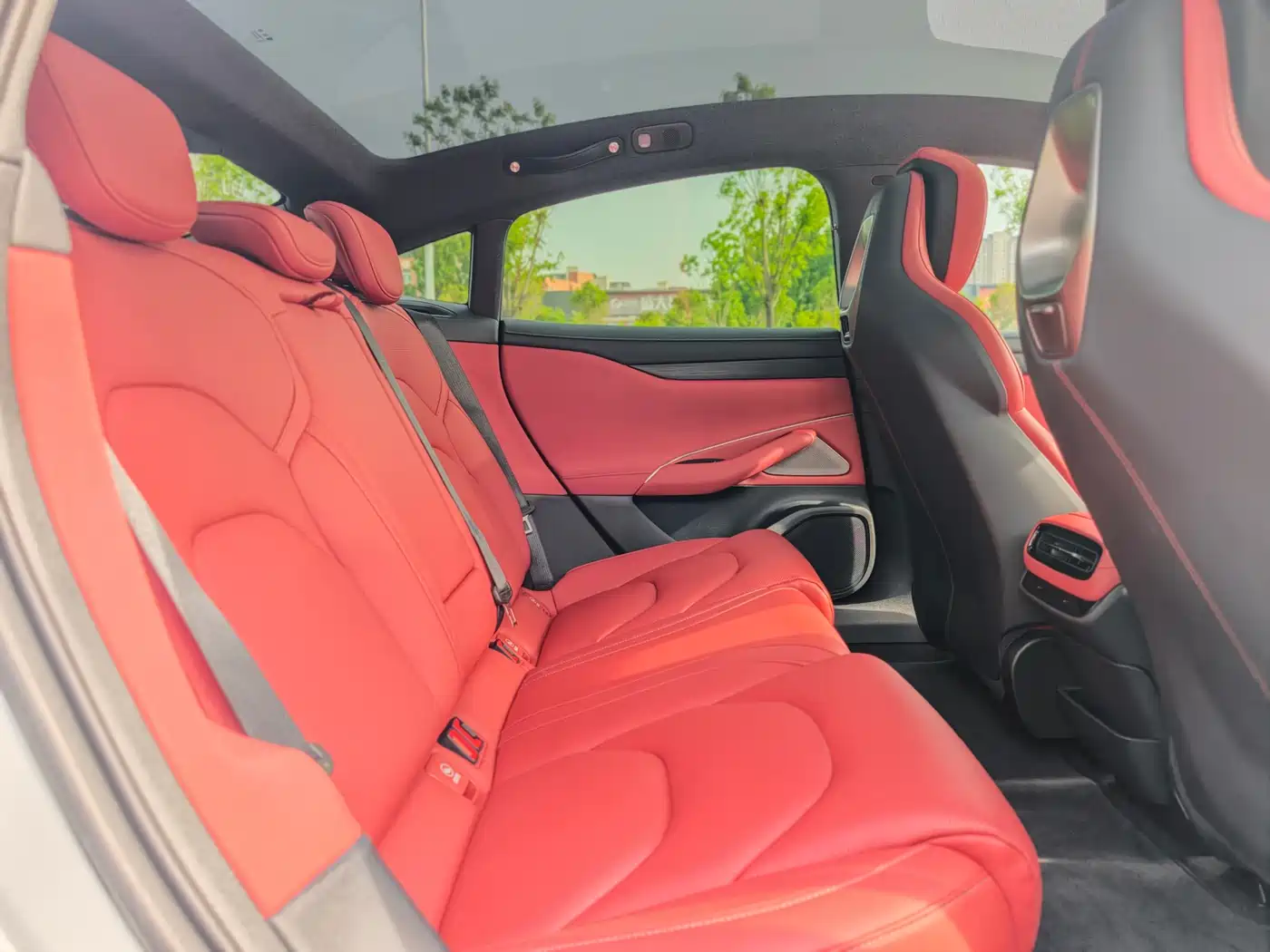 Xiaomi Auto Xiaomi SU7 2024 RWD Ultra Long Range Advanced Smart Driving Pro Edition фото 16