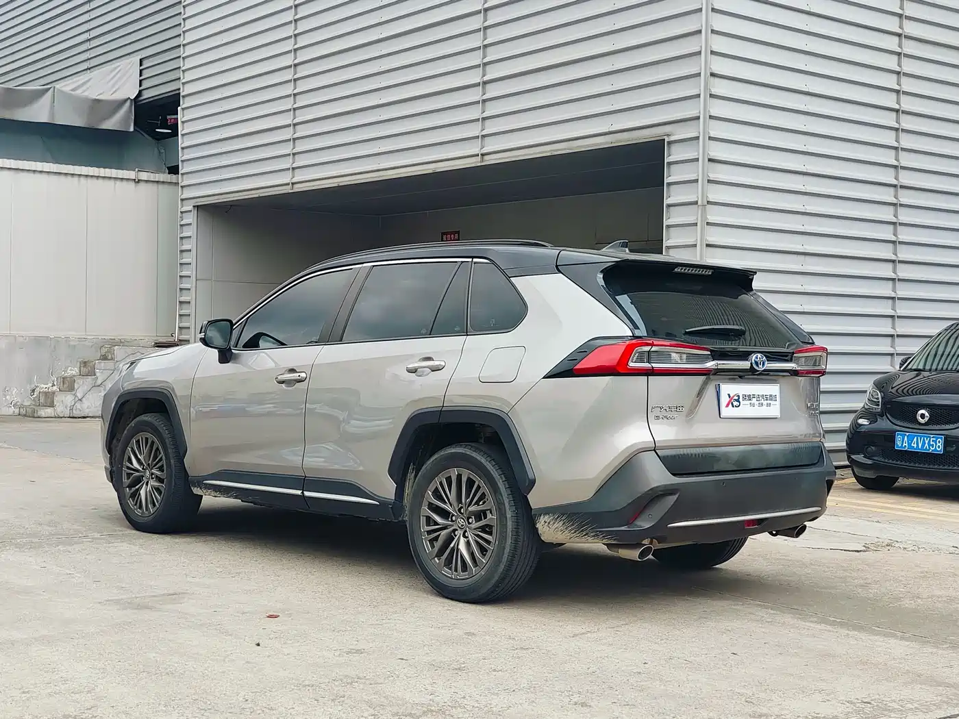 Toyota Wildlander 2023 Hybrid 2.5L E-CVT AWD Premium Edition фото 5