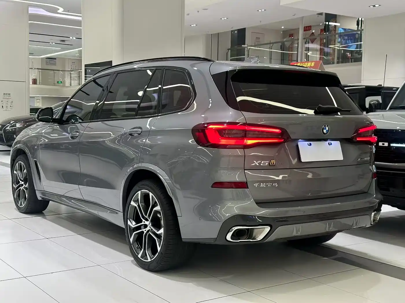 BMW X5 2022 Model xDrive 40Li M Sport Package фото 3