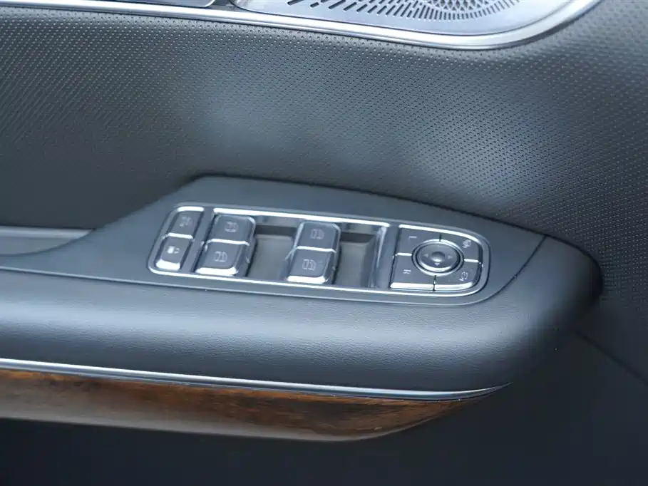 Hongqi HQ9 2023 2.0T Smart Connect Flag Enjoy Edition фото 21