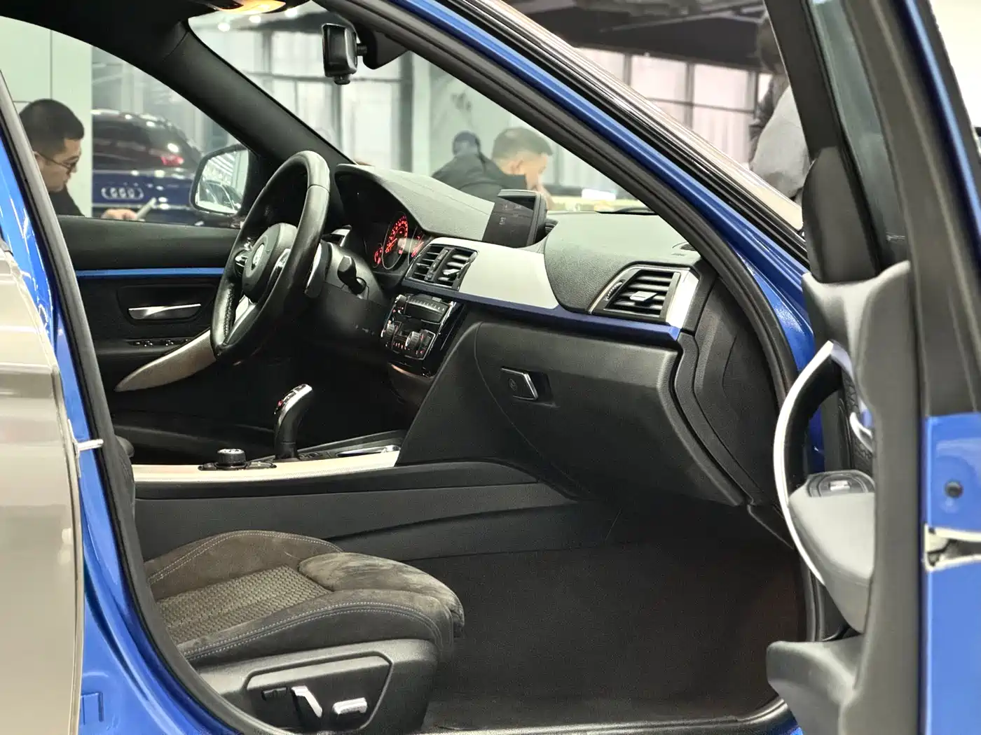 BMW 3 Series 2017 320i M Sport фото 9