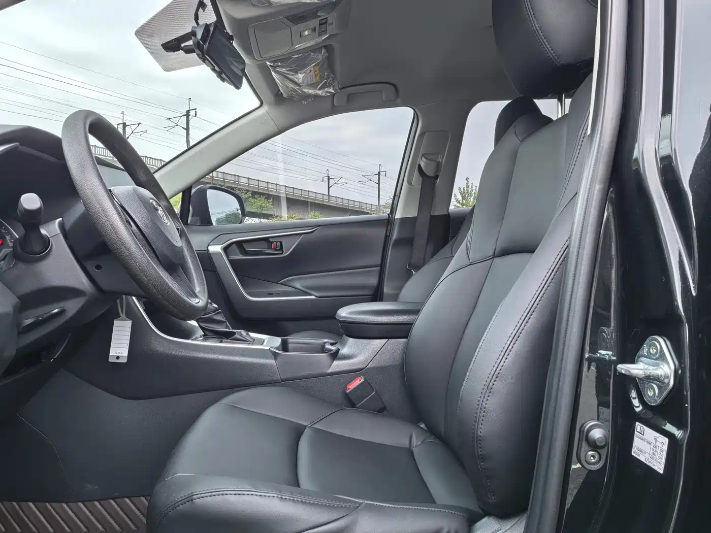 Toyota Wildlander 2023 2.0L CVT FWD LE фото 7