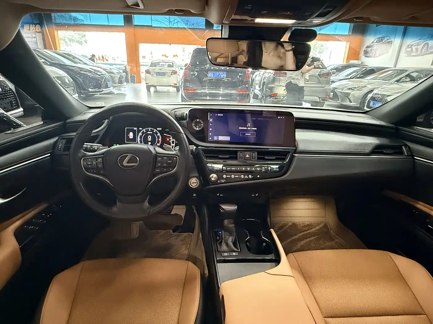 Lexus ES 2022 200 Excellence Edition фото 5