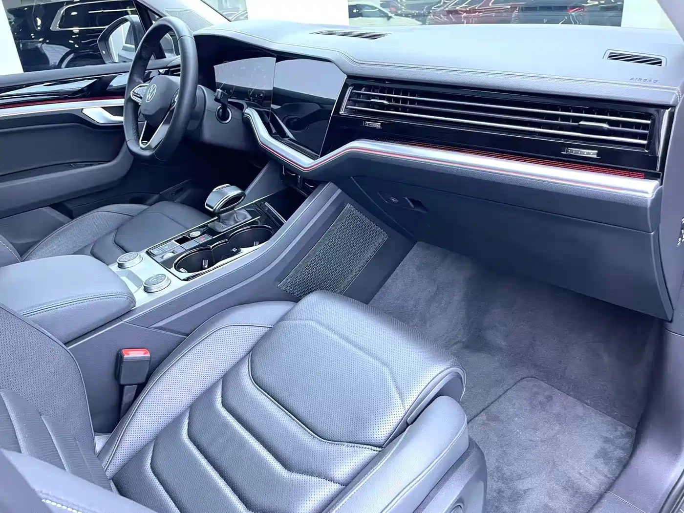 VOLKSWAGEN TOUAREG
