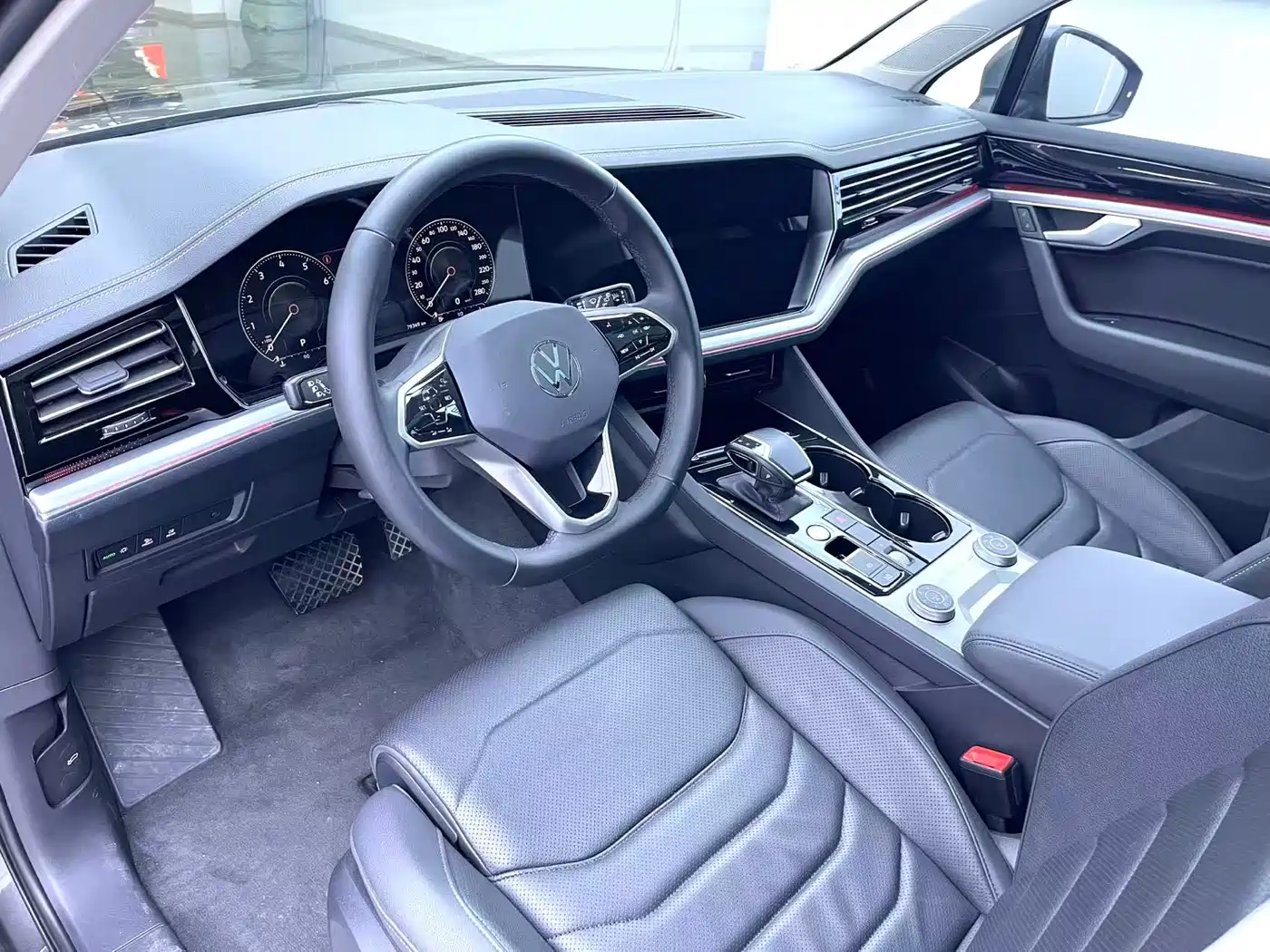 VOLKSWAGEN TOUAREG