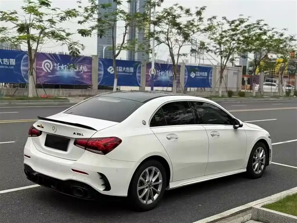 Mercedes-Benz A-Class 2019 A 200 L Sport Sedan фото 9
