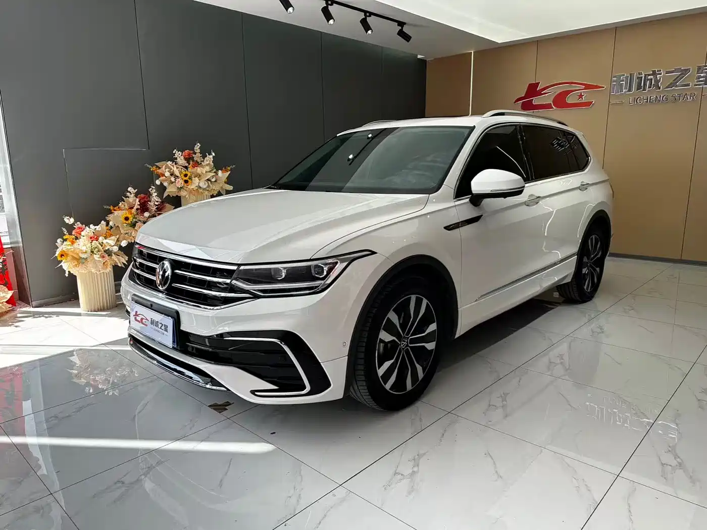 Volkswagen Tiguan L 2022 330TSI Auto 2WD R-Line Premium Edition