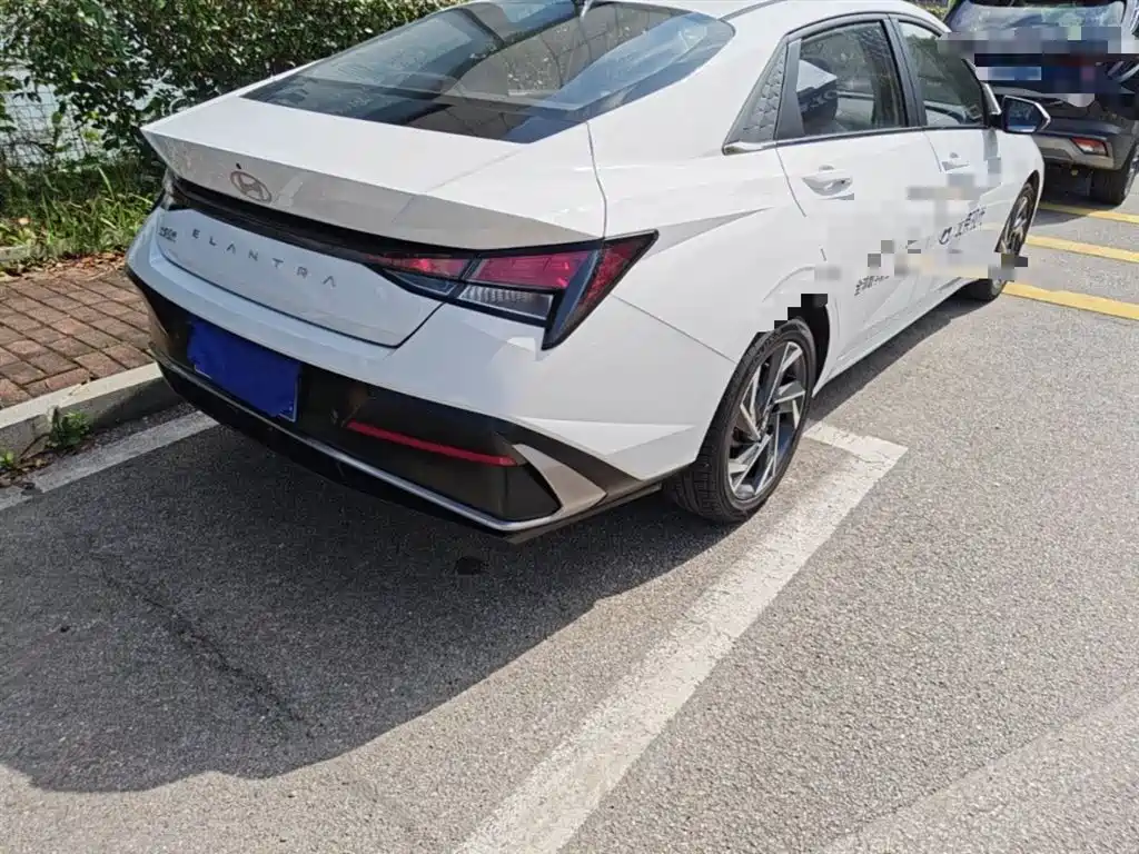 Hyundai Elantra 2023 1.5L CVT GLX Elite Edition фото 7