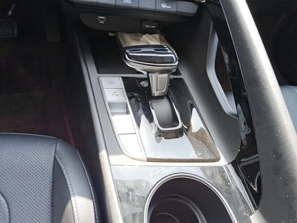 Hyundai Elantra 2023 1.5L CVT GLX Elite Edition фото 14