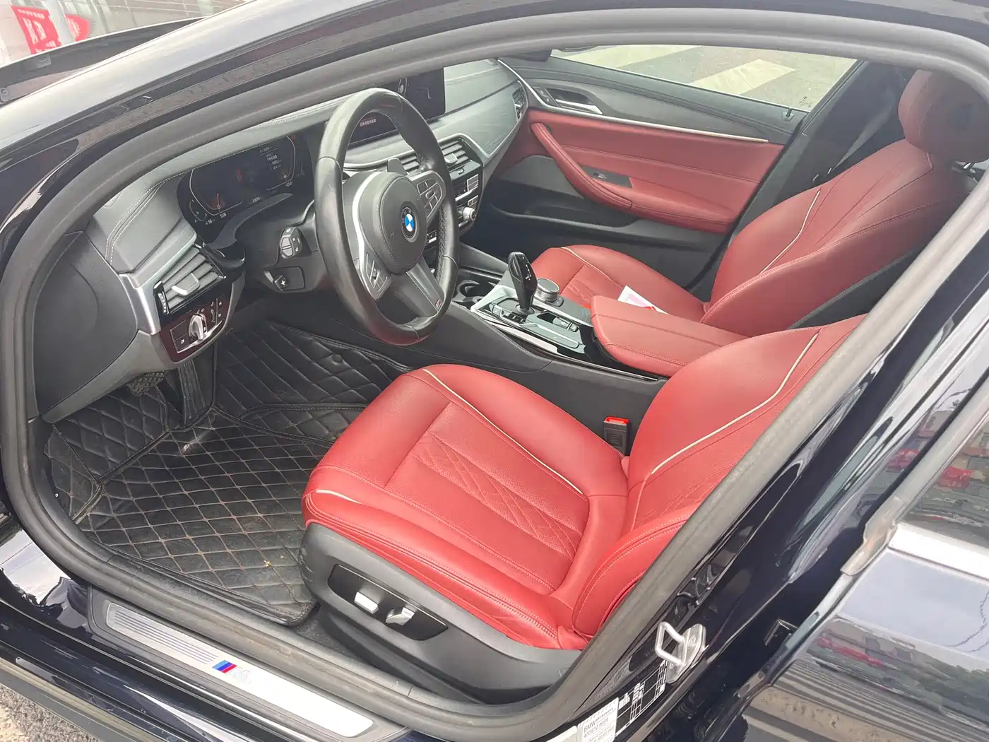 BMW 5 Series 2023 530Li Leading M Sport Package фото 3