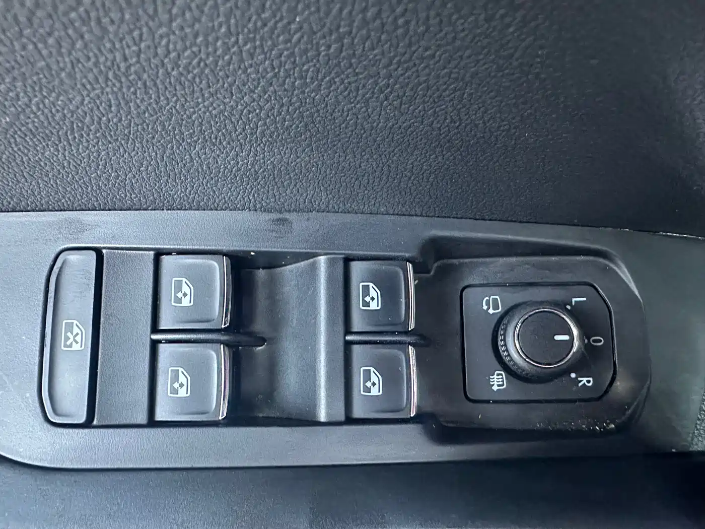 Škoda Karoq 2024 TSI280 Luxury Edition фото 8