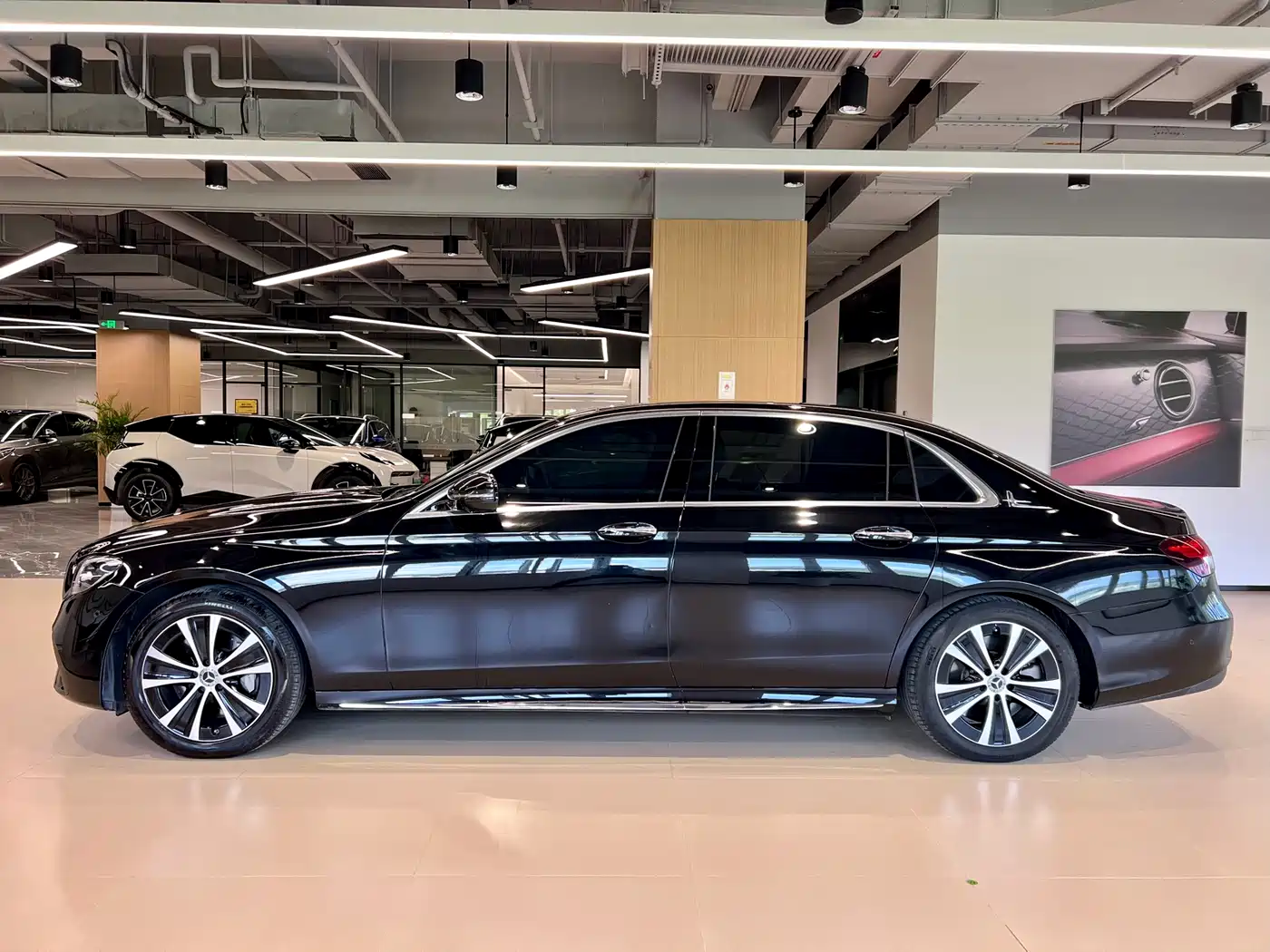 Mercedes-Benz E-Class New Energy 2023 E 350 e L Plug-in Hybrid Sport Sedan фото 3
