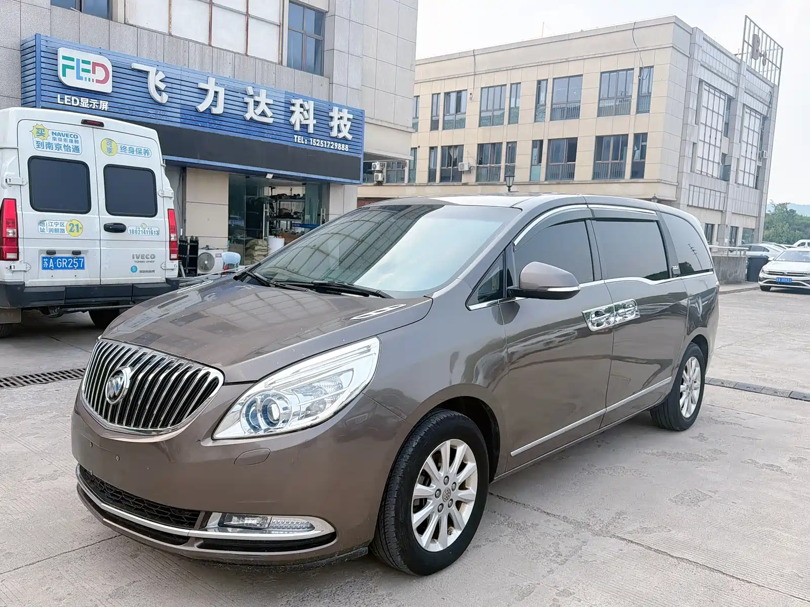 Фото 2 - Buick GL8
