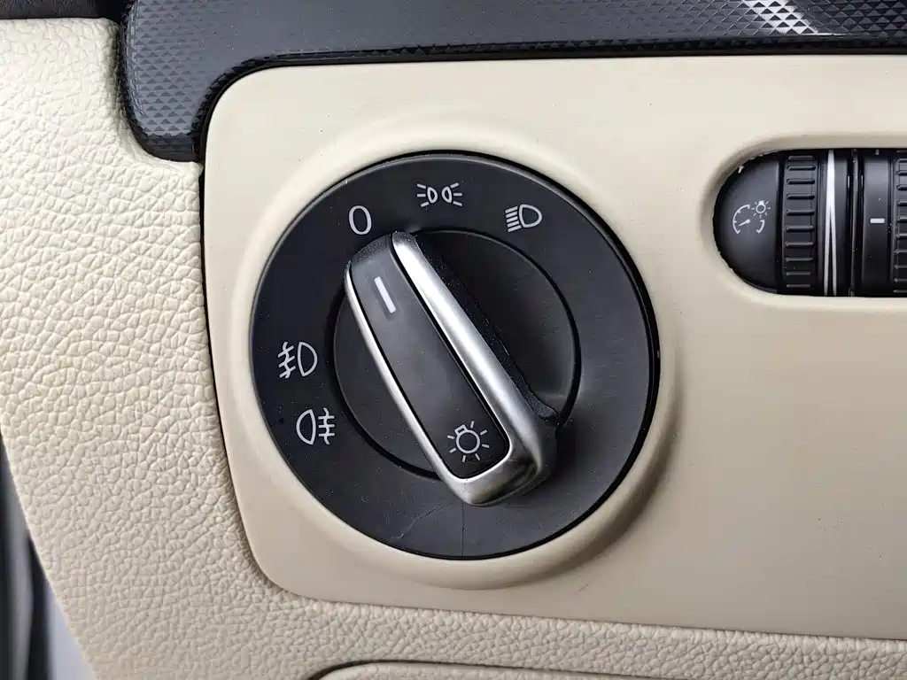 Volkswagen Golf 2010 2011 Model 1.6 Automatic Comfort