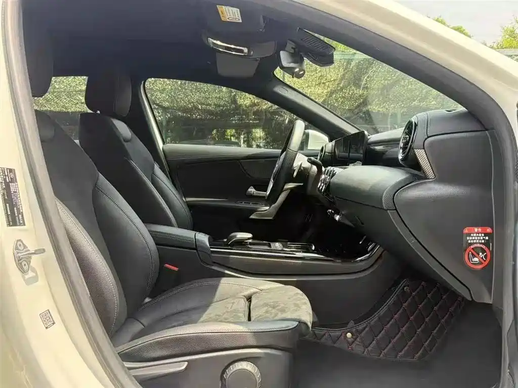 Mercedes-Benz A-Class 2019 A 180 L Sport Sedan фото 5
