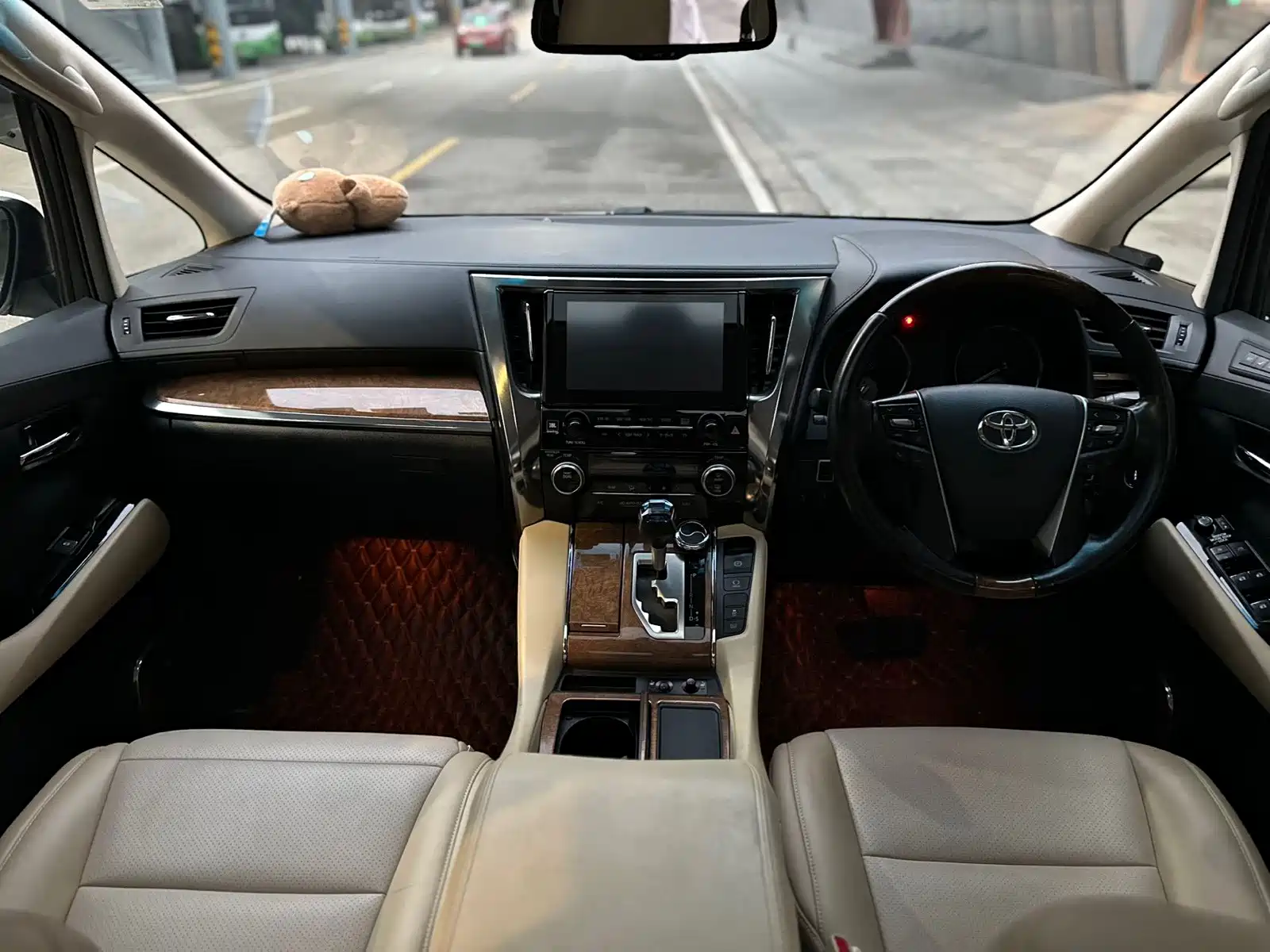 Photo 4 - Toyota Alphard