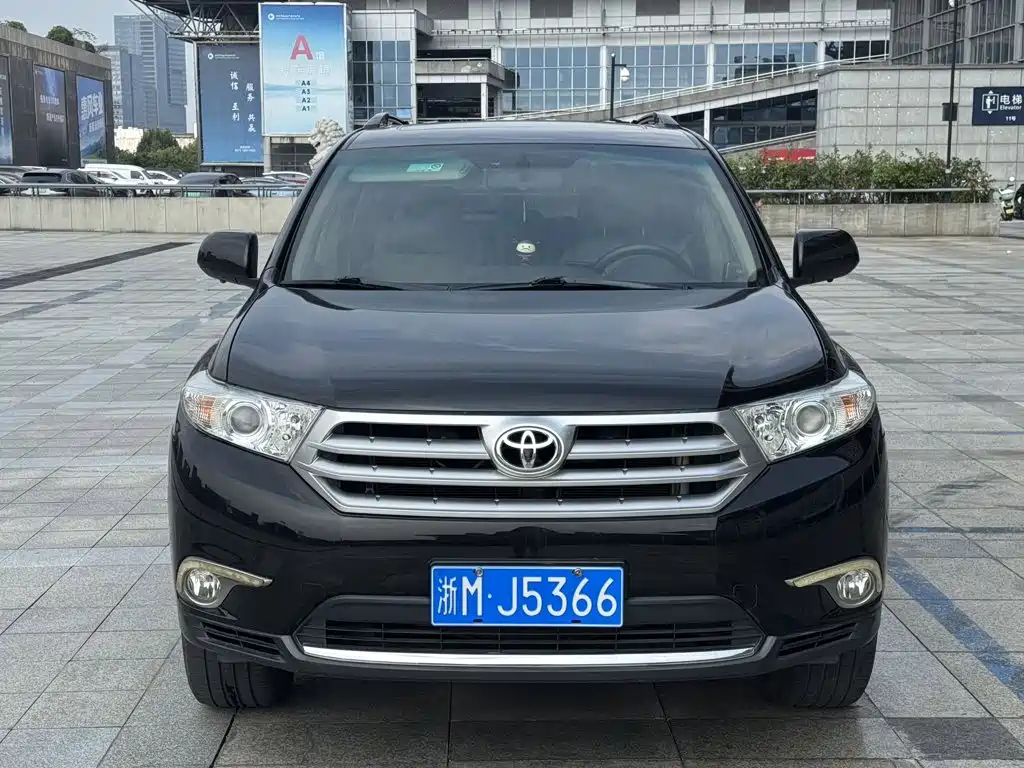 Фото 2 - Toyota Highlander