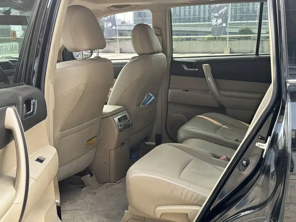 Фото 15 - Toyota Highlander