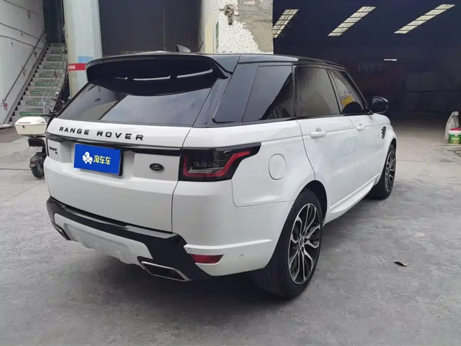 Land Rover Range Rover Sport 2022 3.0 L6 Gloss Black Edition фото 3