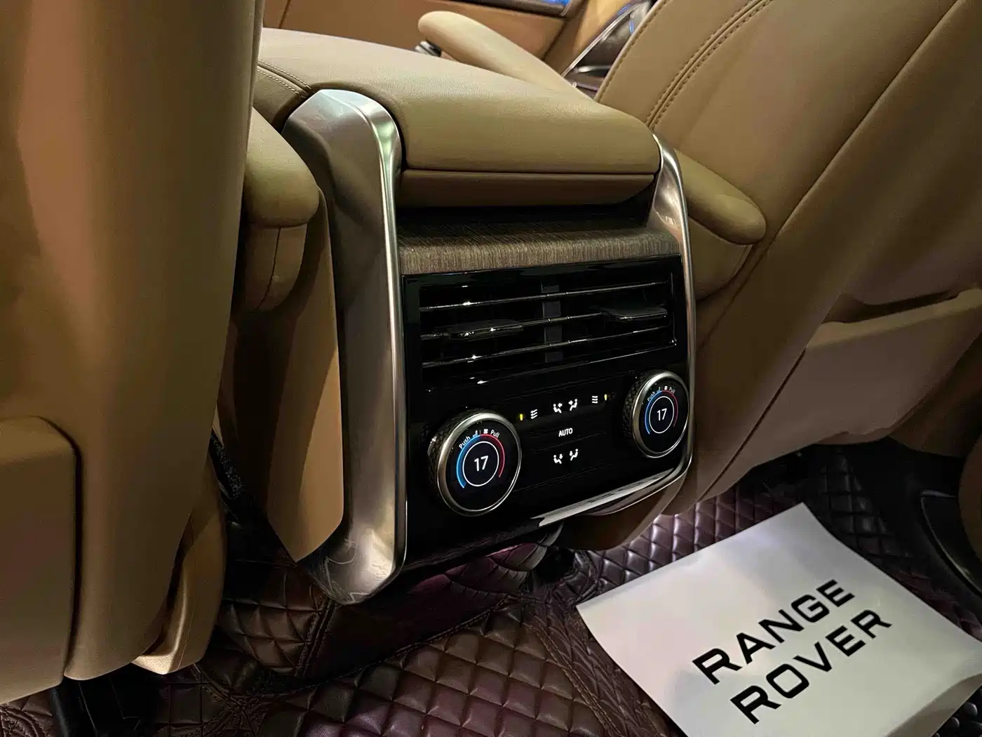 Land Rover Range Rover 2023 3.0 L6 360PS Golden Age Edition фото 12