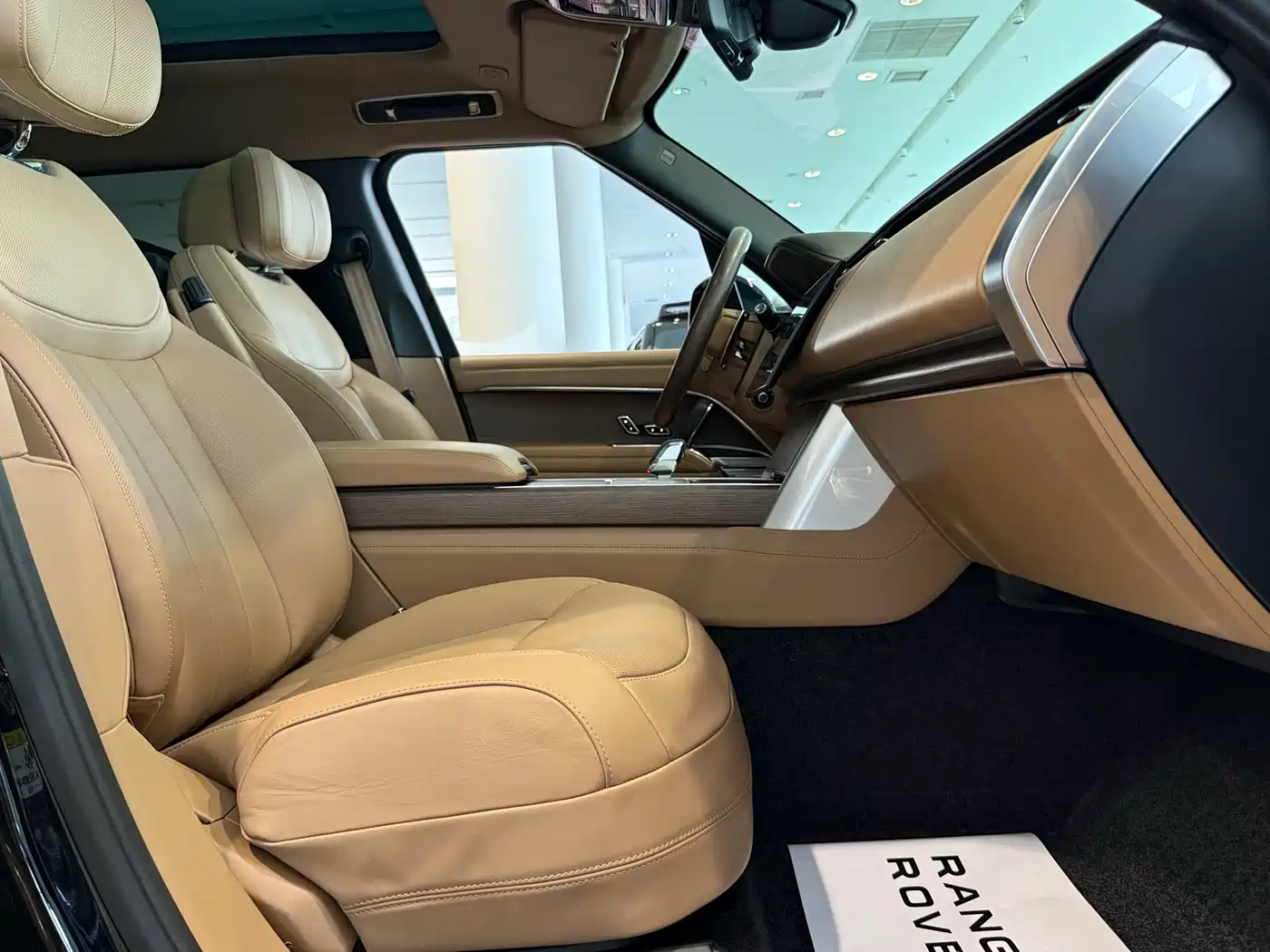 Land Rover Range Rover 2024 3.0 L6 400PS Exemplary Extended фото 23