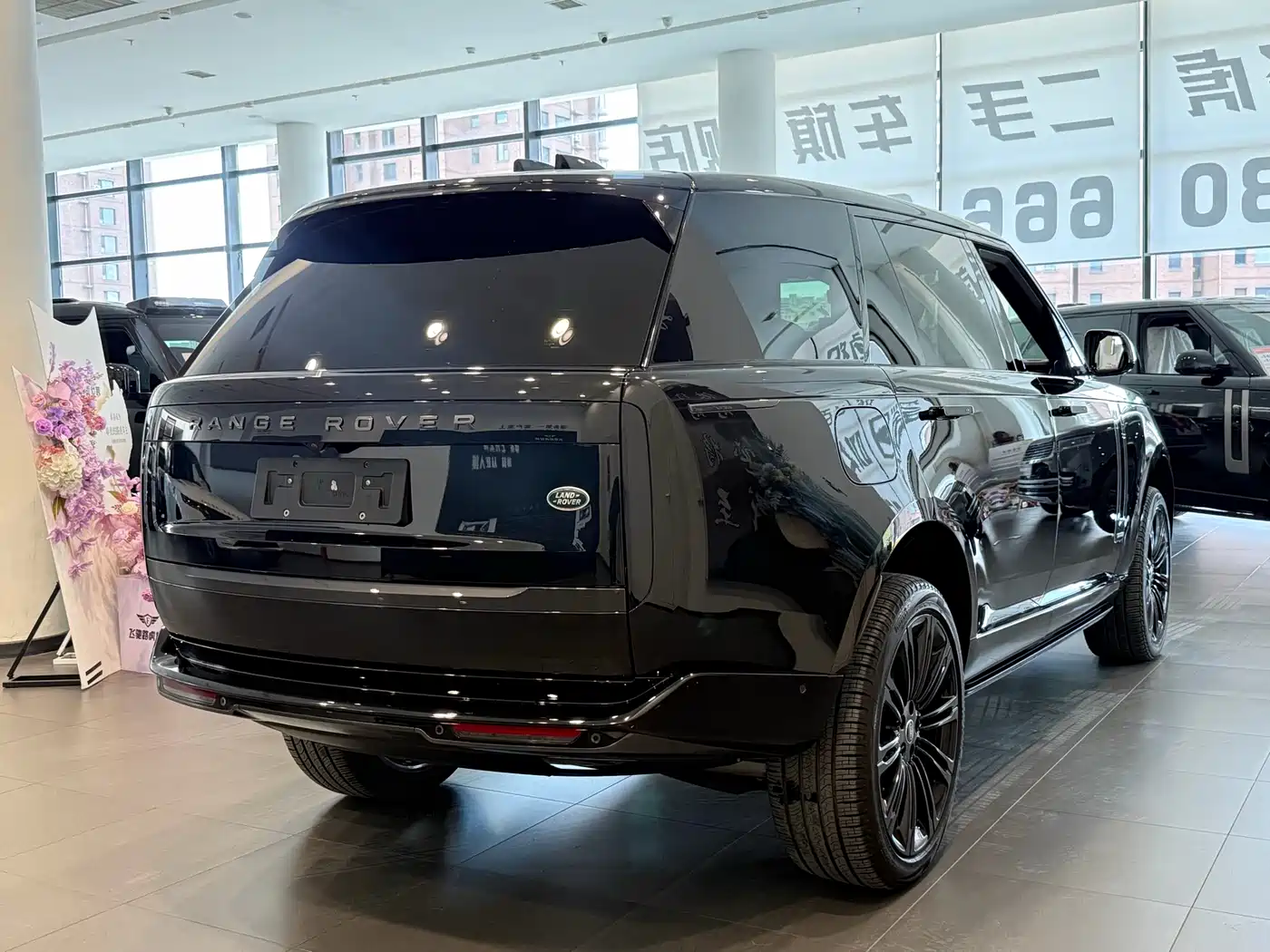 Land Rover Range Rover 2024 3.0 L6 400PS Exemplary Extended фото 27