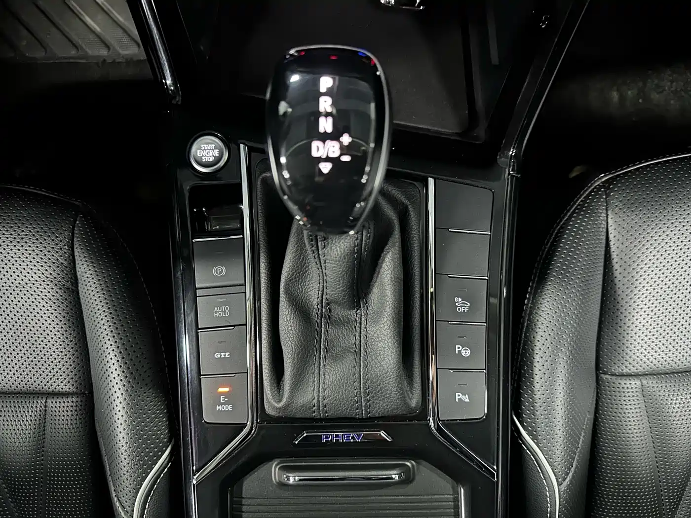 Volkswagen Passat New Energy 2022 430PHEV Hybrid Luxury Edition фото 9