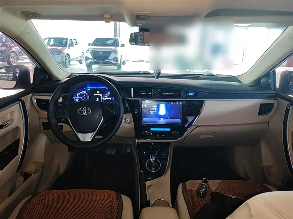 Toyota Corolla 2016 Dual Hybrid 1.8L E-CVT Elite Edition фото 10