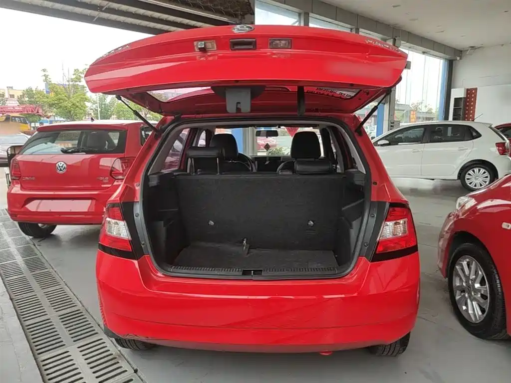 Škoda Fabia 2017 1.4L Auto Car Enjoy Edition фото 19