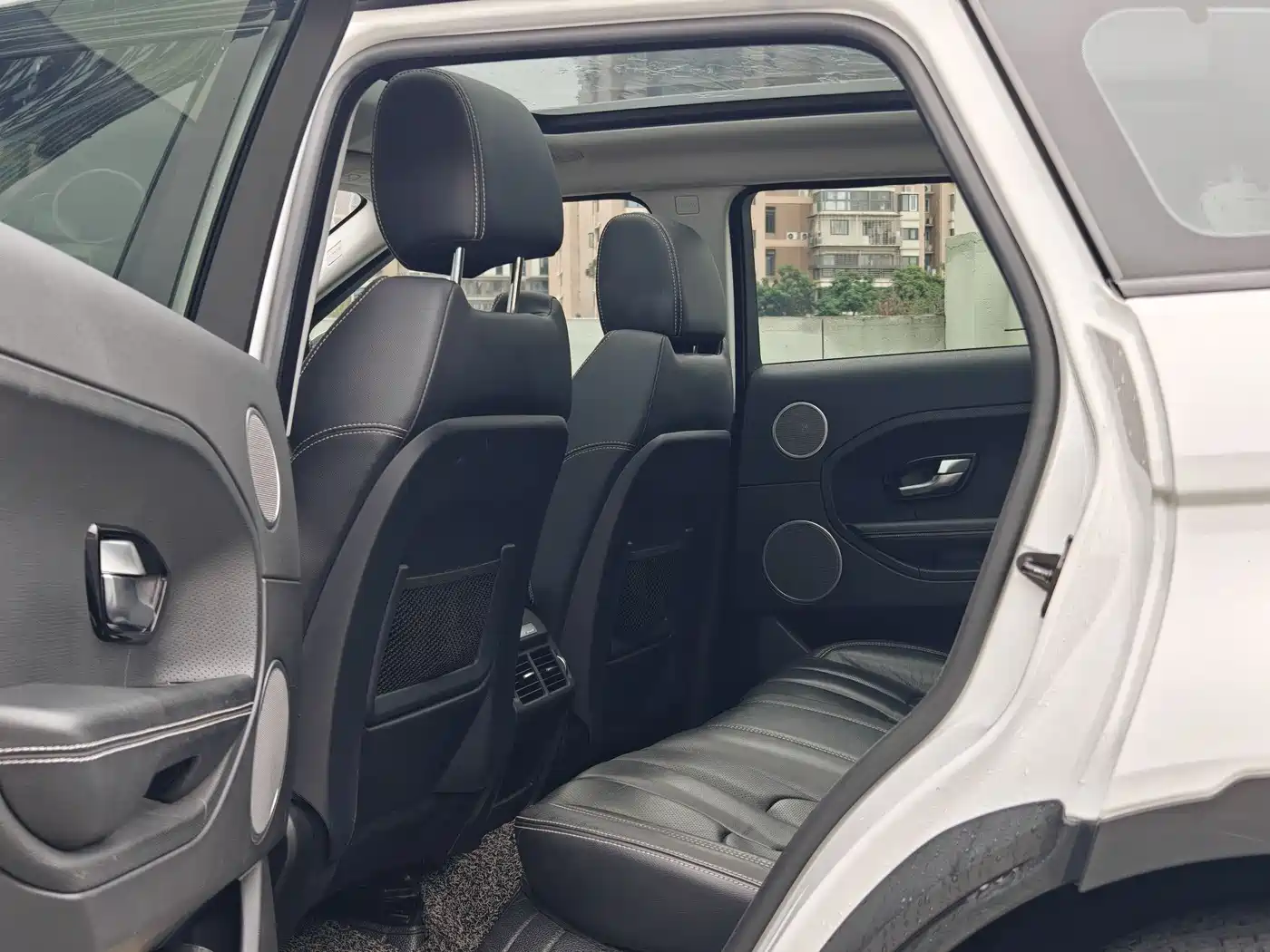 Land Rover Range Rover Evoque (Import) 2014 2.0T 5-door Brilliance Sport фото 10