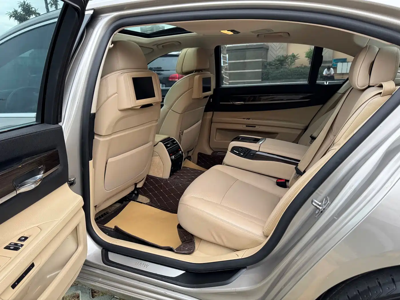 BMW 7 Series 2011 730Li Elegance фото 11