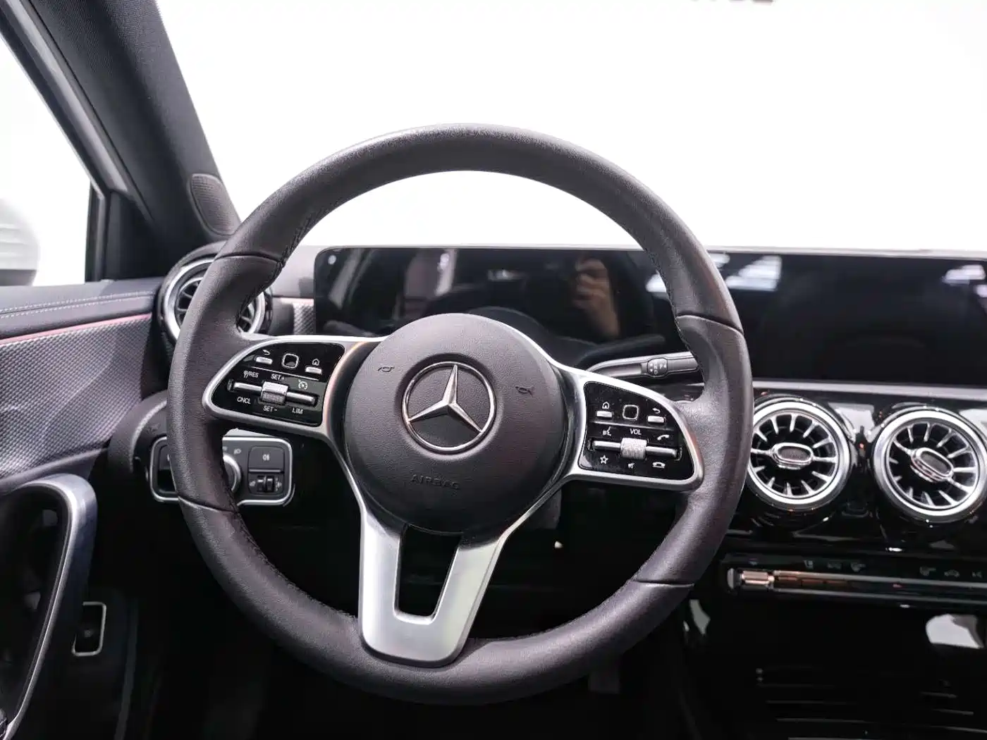 Mercedes-Benz A-Class 2022 A 180 L Sport Sedan фото 19