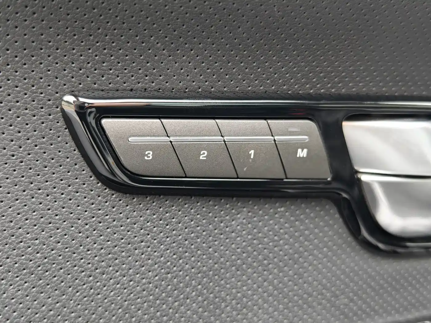Land Rover Range Rover Evoque (Import) 2014 2.0T 5-door Brilliance Sport фото 4