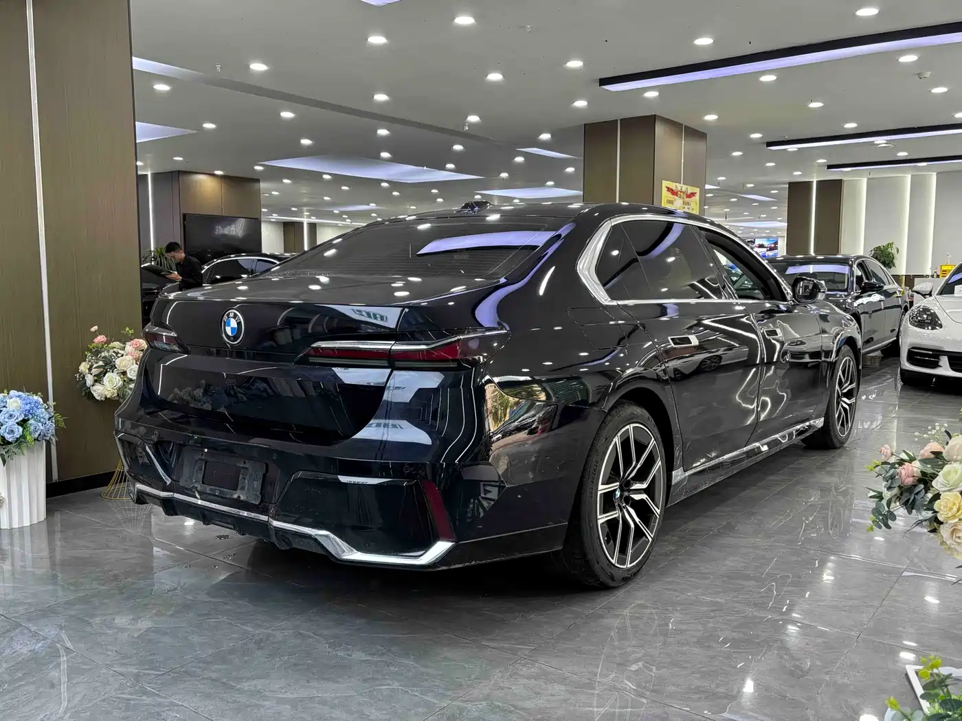 BMW 7 Series 2023 Model 735Li M Sport Package фото 7