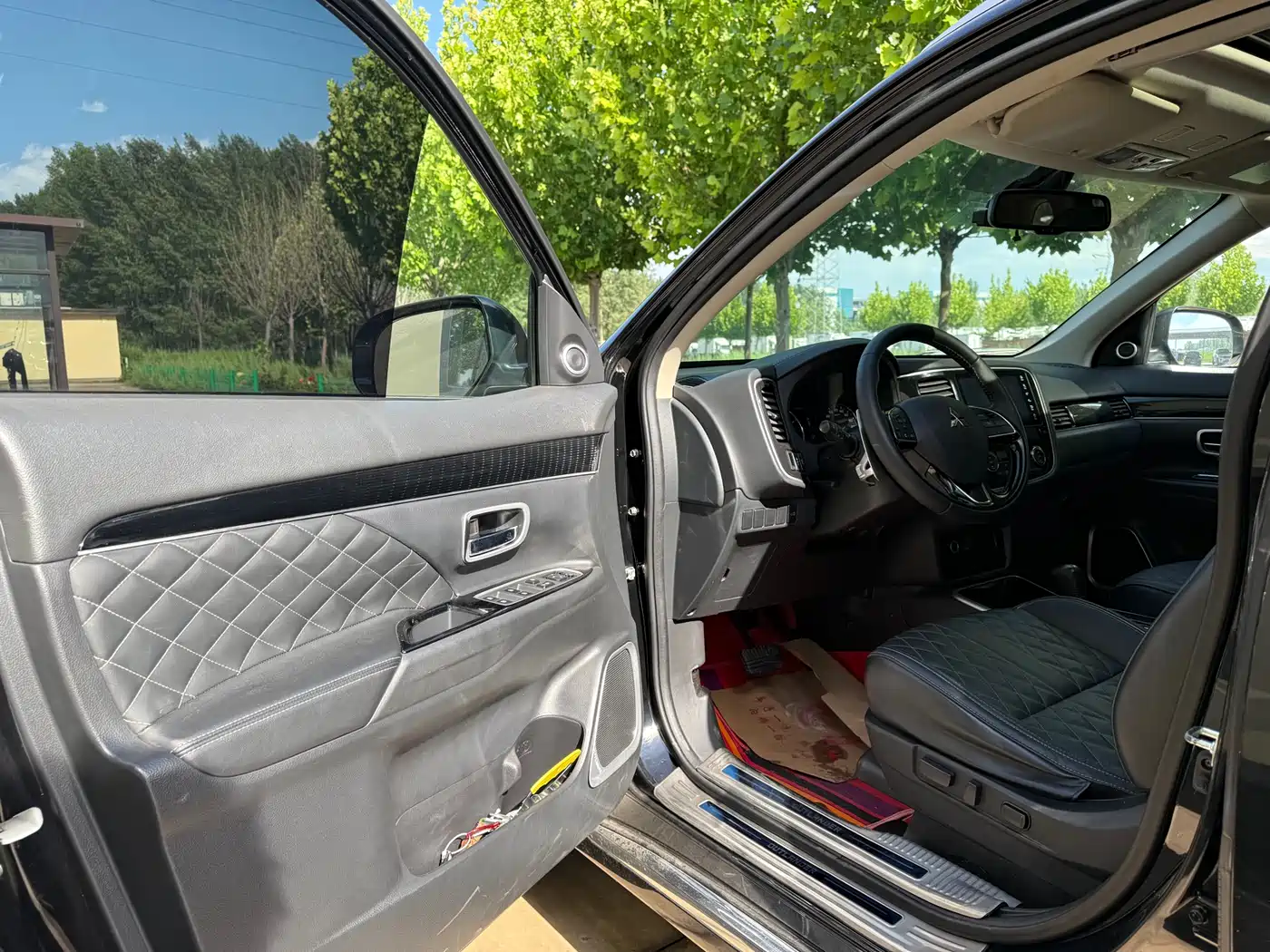 MITSUBISHI OUTLANDER