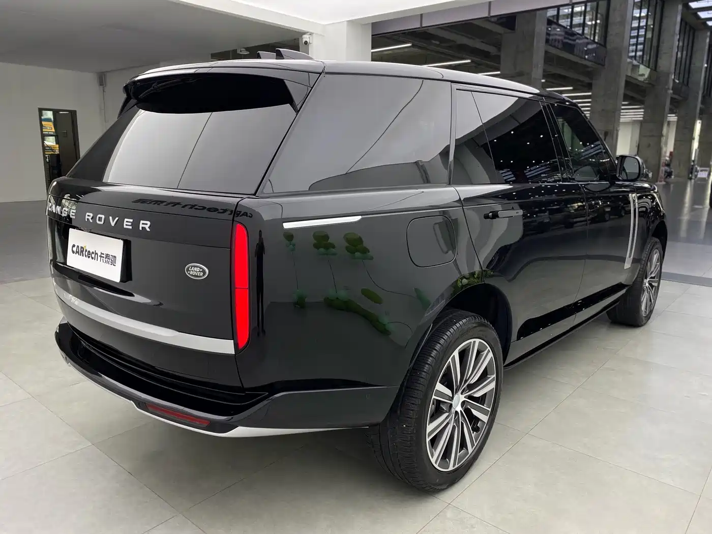 Land Rover Range Rover 2025 2025 3.0 L6 400PS Genesis Extended Wheelbase