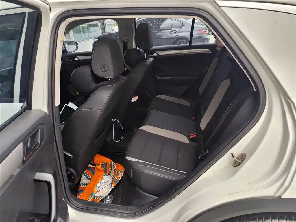 VOLKSWAGEN T ROC EXPLORING SONGS