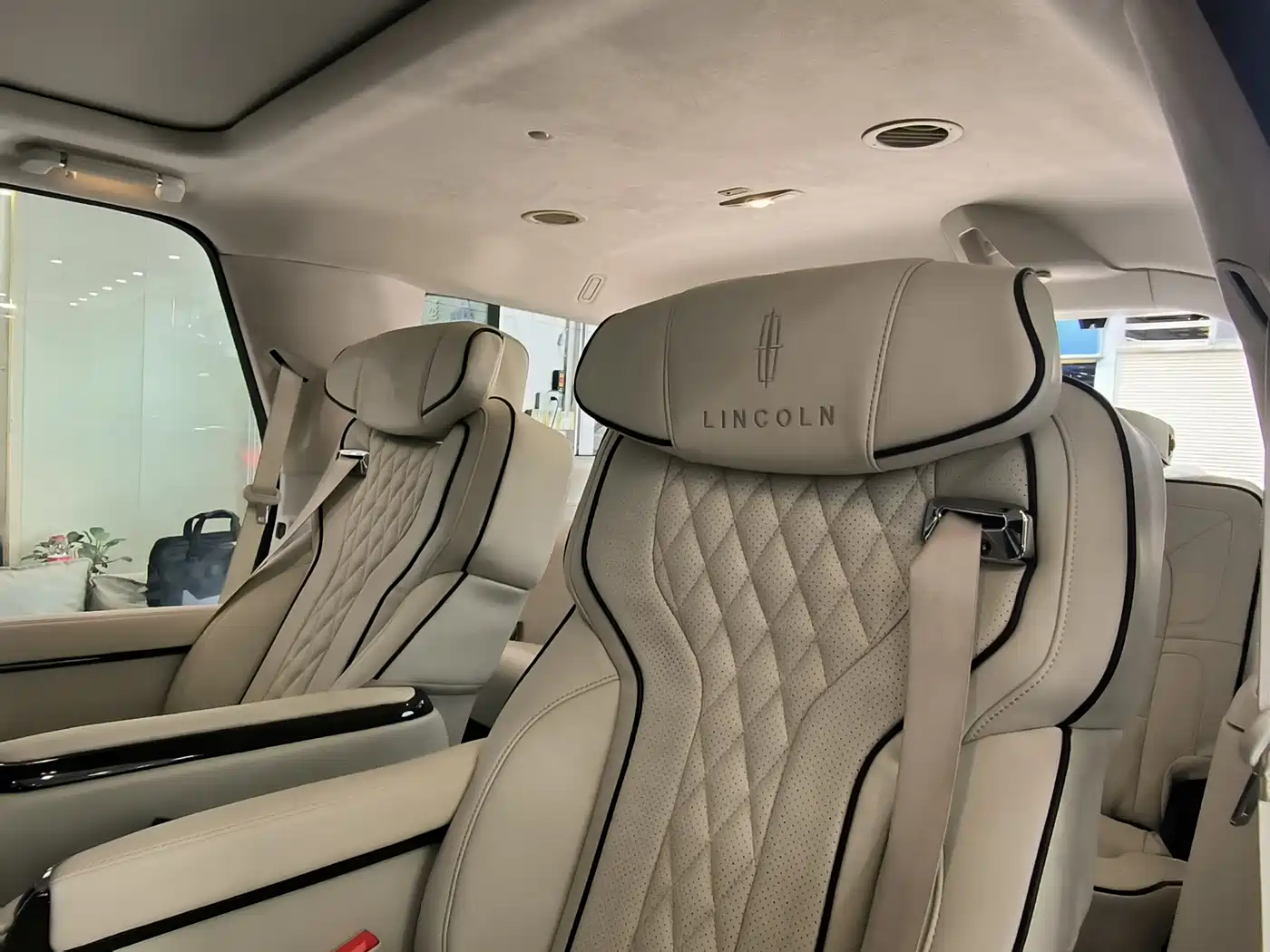 Фото 4 - Lincoln Navigator