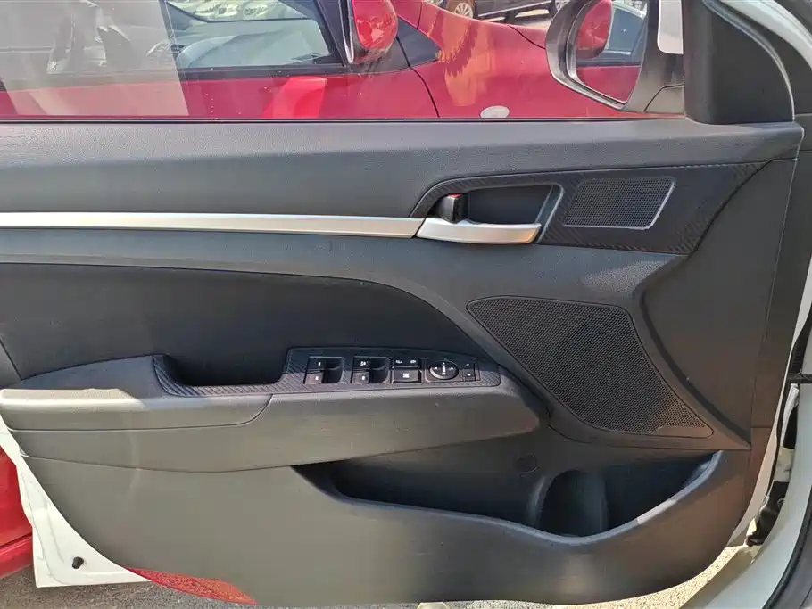 Hyundai Elantra 2016 Model 1.6L Automatic Smart Elite фото 7