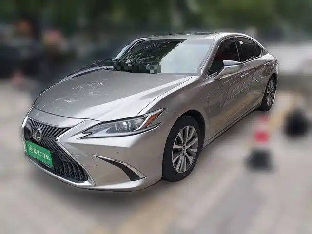 Lexus ES 2019