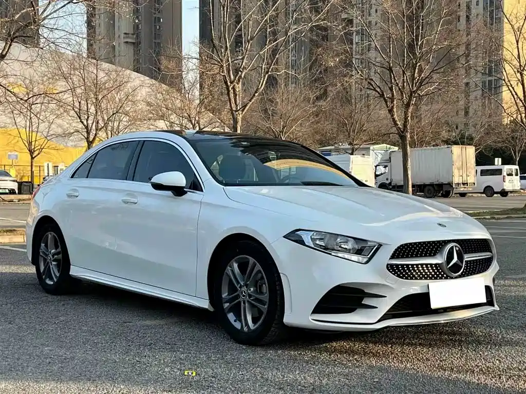 Mercedes-Benz A-Class 2019 A 180 L Sport Sedan фото 3