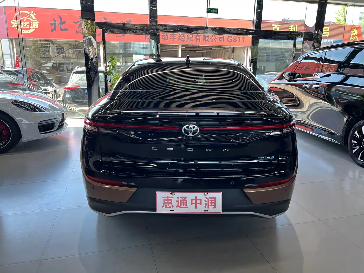 Toyota Crown SportCross 2023 2.5L SportCross HEV FWD Premium Edition фото 5
