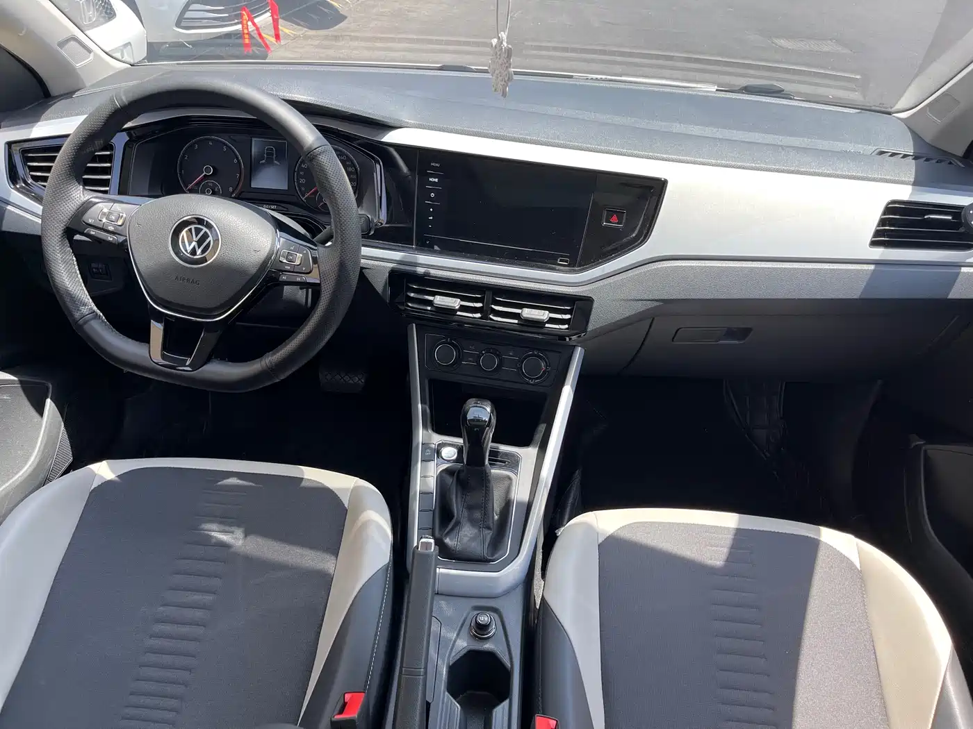 Volkswagen Polo 2021 Plus 1.5L Automatic Colorful Tech Edition фото 8