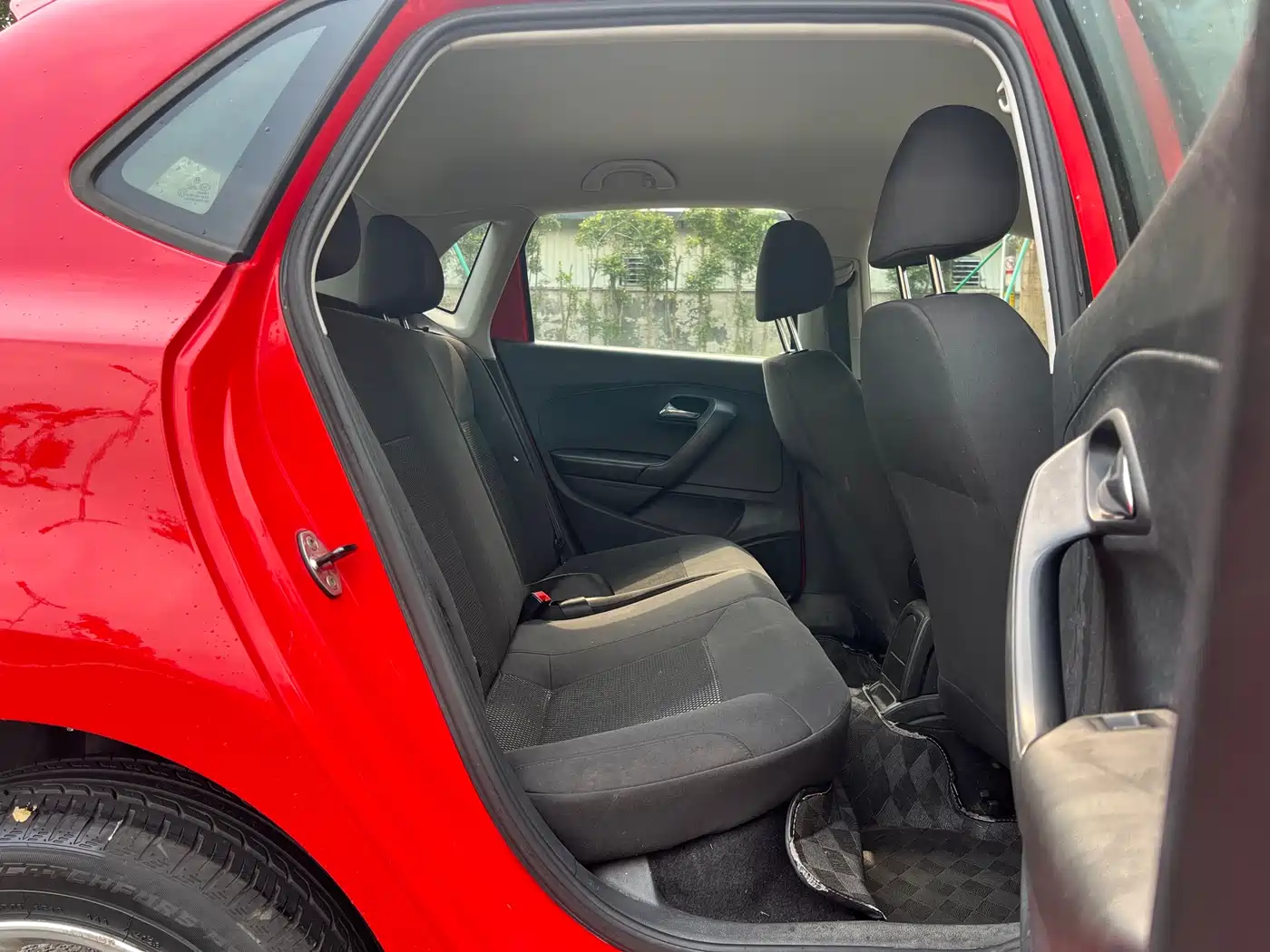 Volkswagen Polo 2013 1.6L Automatic Comfort Edition фото 16