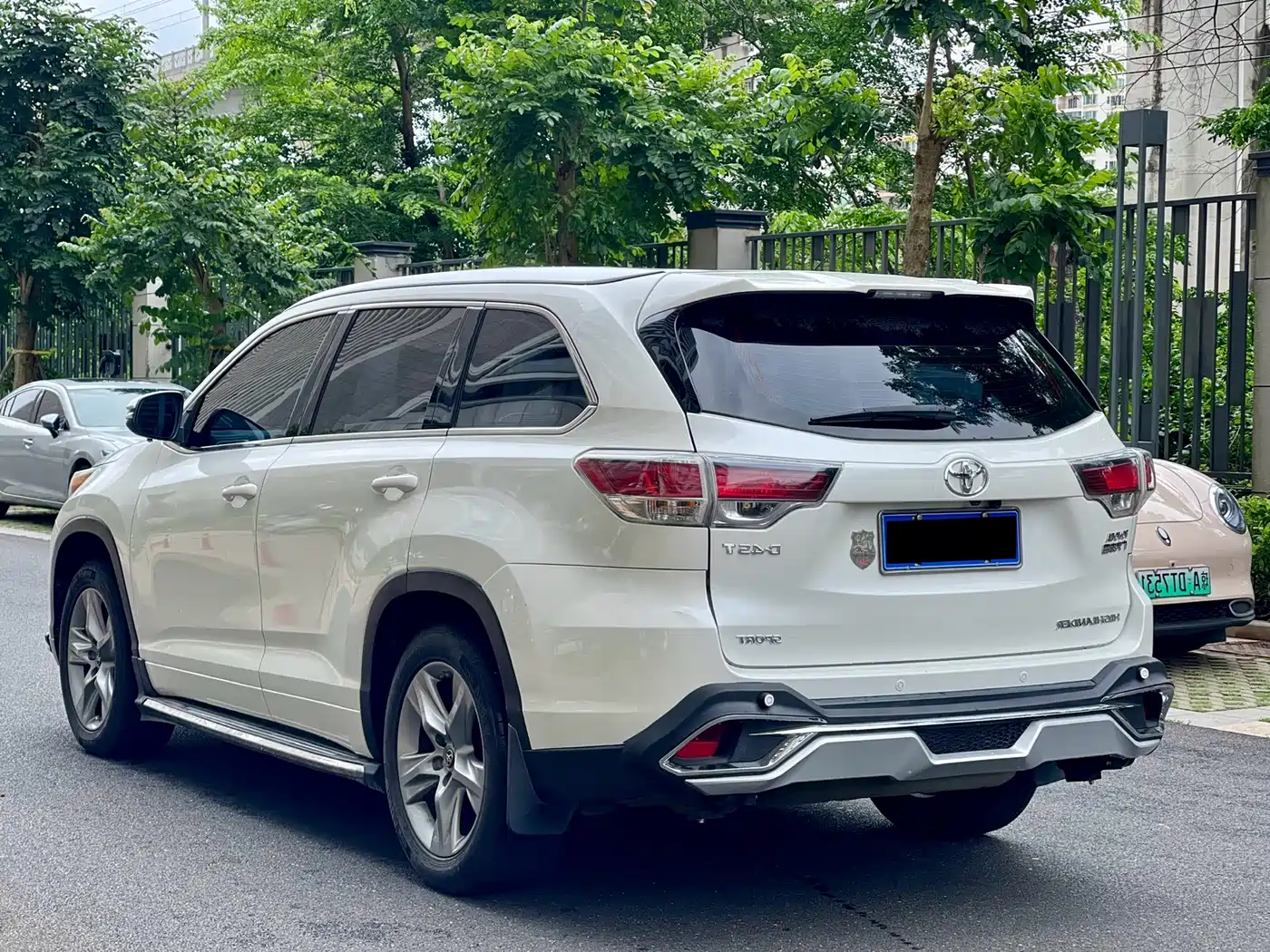 Toyota Highlander 2017 2.0T 2WD Premium 7-Seater фото 7