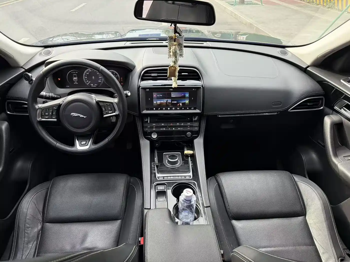 Photo 5 - Jaguar F-PACE
