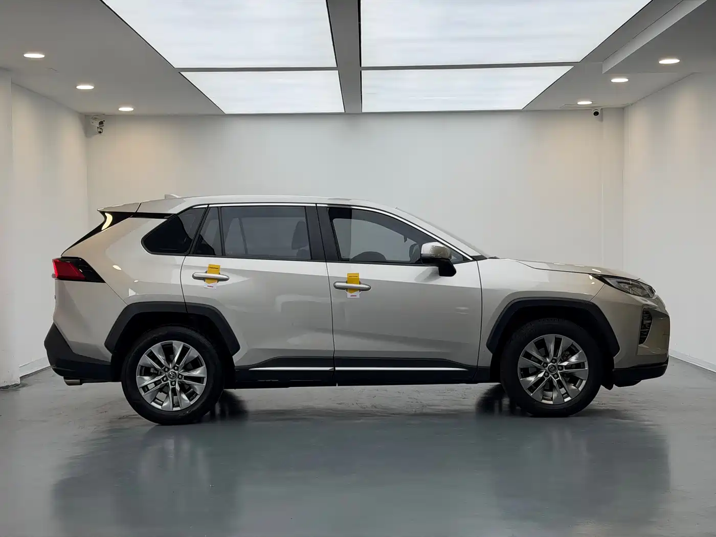 Toyota Wildlander 2021 2.0L CVT 2WD Luxury Edition фото 9