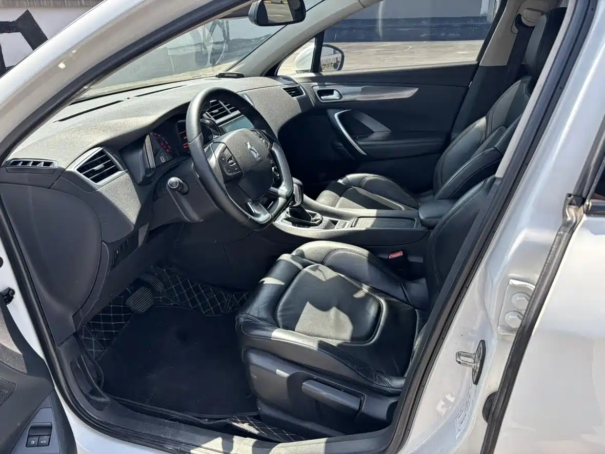 DS 5LS 2014 2014 1.6T Elegance THP160