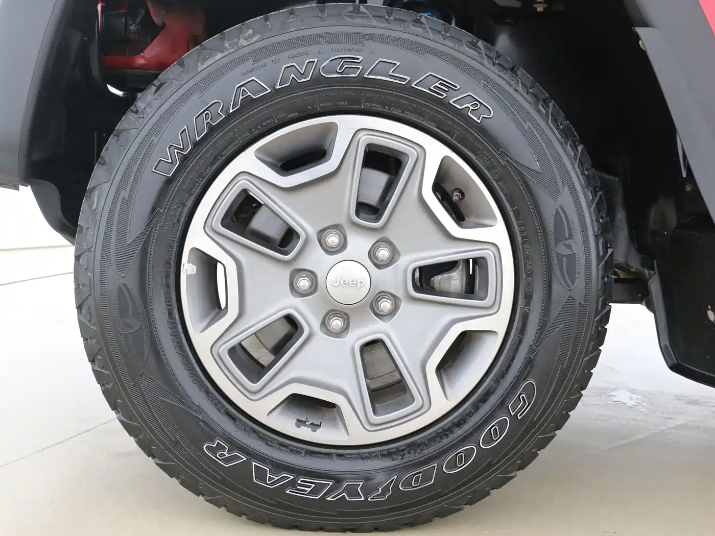 Фото 10 - Jeep Wrangler